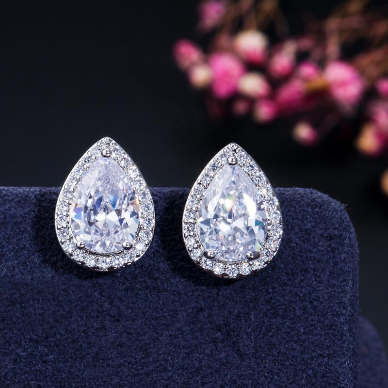 

Классические серьги-гвоздики CMM с блестящими каплями воды и кубическим цирконием белого золота