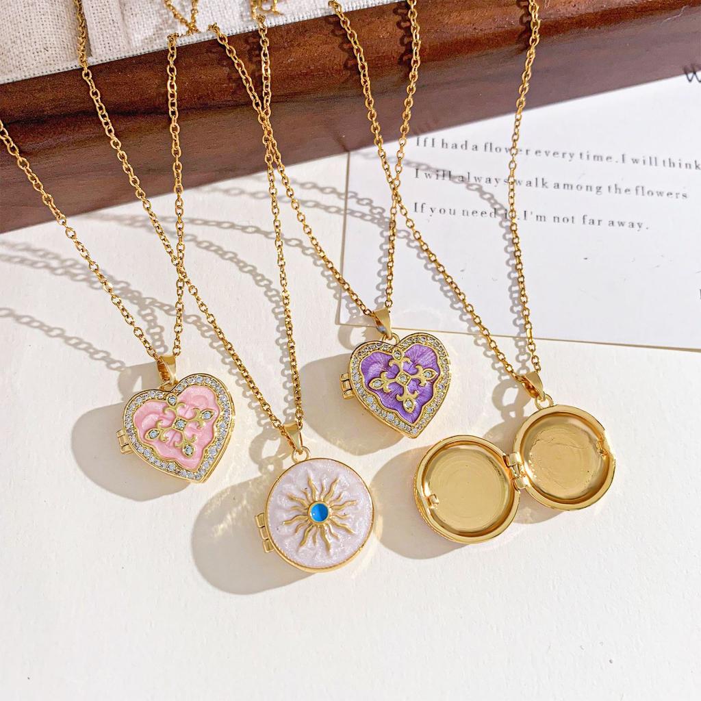 New Style Compatible Heart-shaped Photo Holder Necklace - Simple and Elegant Accessory for Women with A Touch of Exclusivity and Luxury.