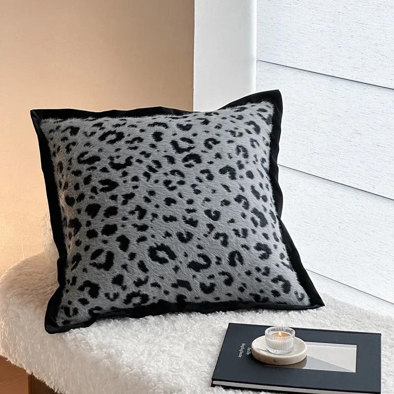 Urban Style Imitation Mink Fur Sofa Throw Pillow Luxury Leopard Print Jacquard Pillows for Bed Soft Fluffy Decor Back Cushion