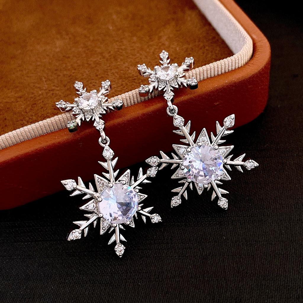 Cold wind super flash zircon snowflake fireworks stud earrings temperament versatile earrings earrings