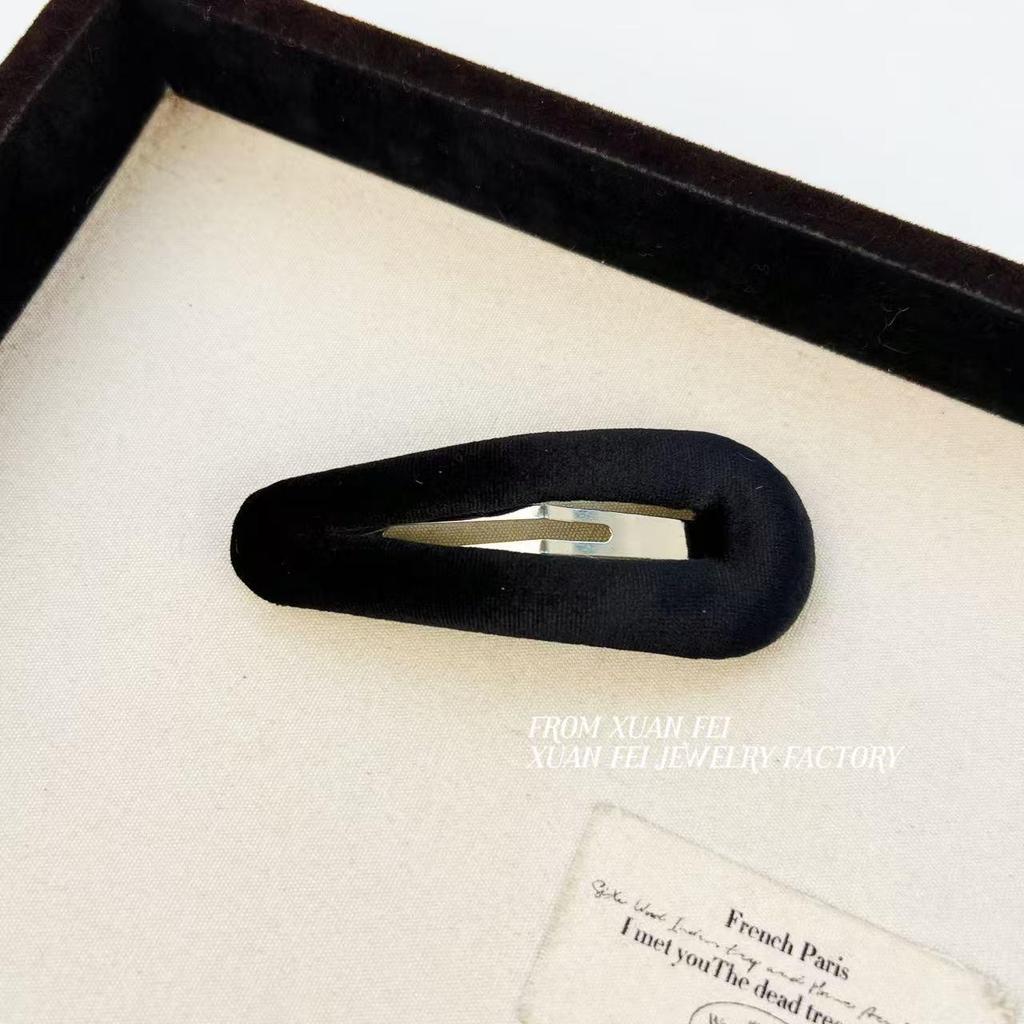 Retro Velvet Hair Clip: Fashionable, High-End Flyaway and Bang Accessory