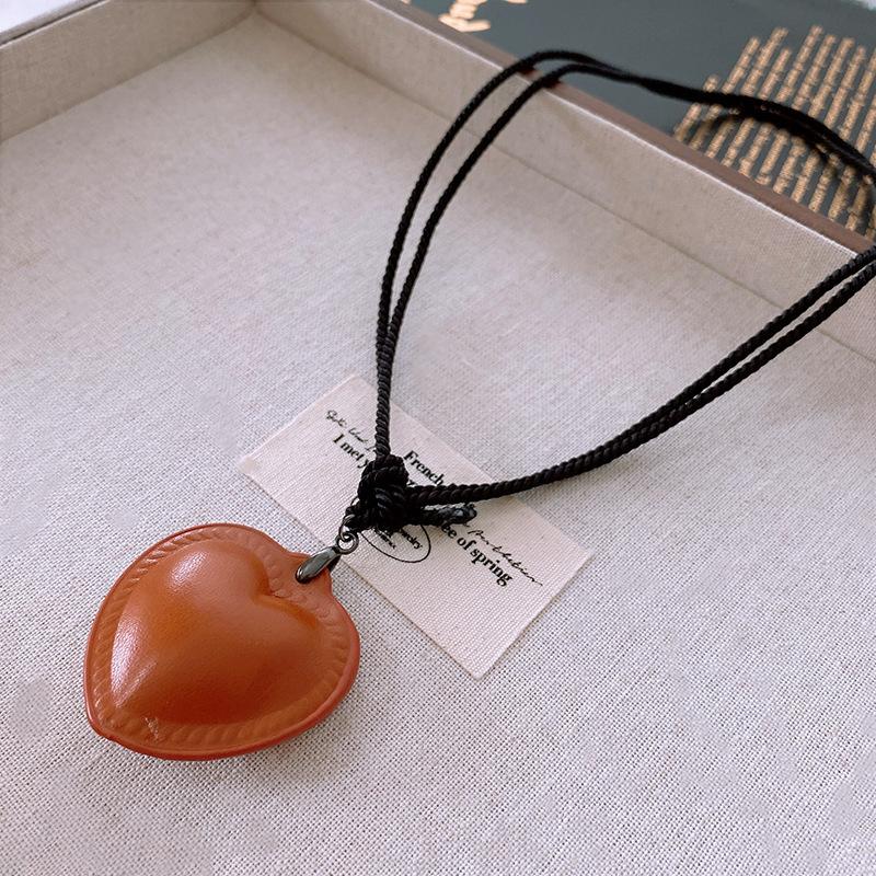 Love Pendant Necklace Internet Celebrity Fashion Versatile Sweater Chain High Sense Jewelry