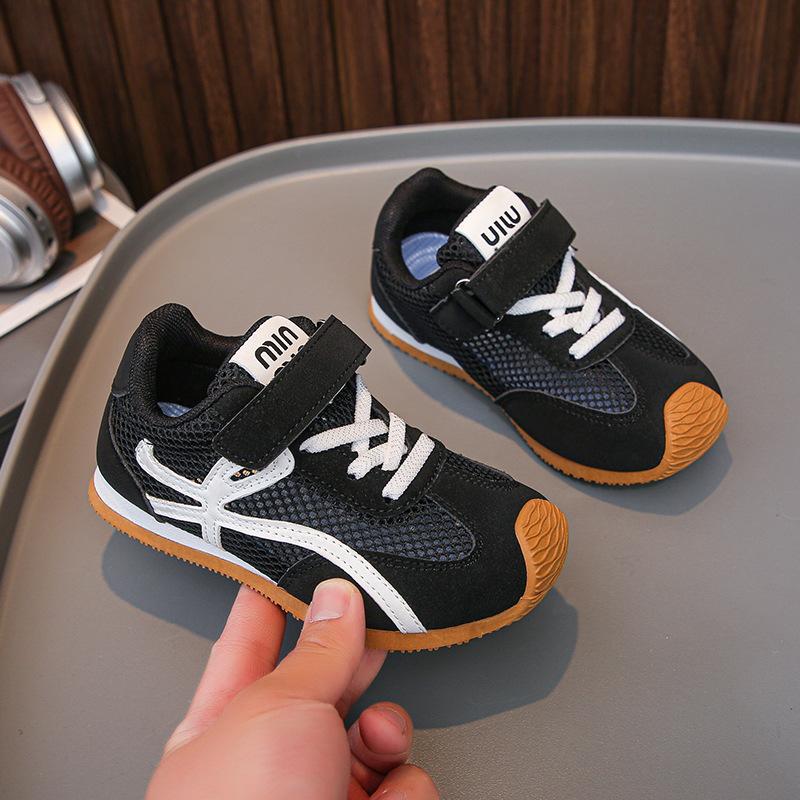 Children's shoes 2025 spring and summer new students mesh hollow breathable boys sports shoes soft sole non-slip girls board shoes