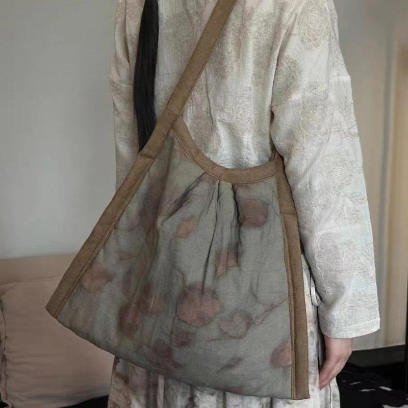 

Yai ocsui [autumn maple silence] original new Chinese zen cotton and linen maple leaf picture retro portable shoulder bag women