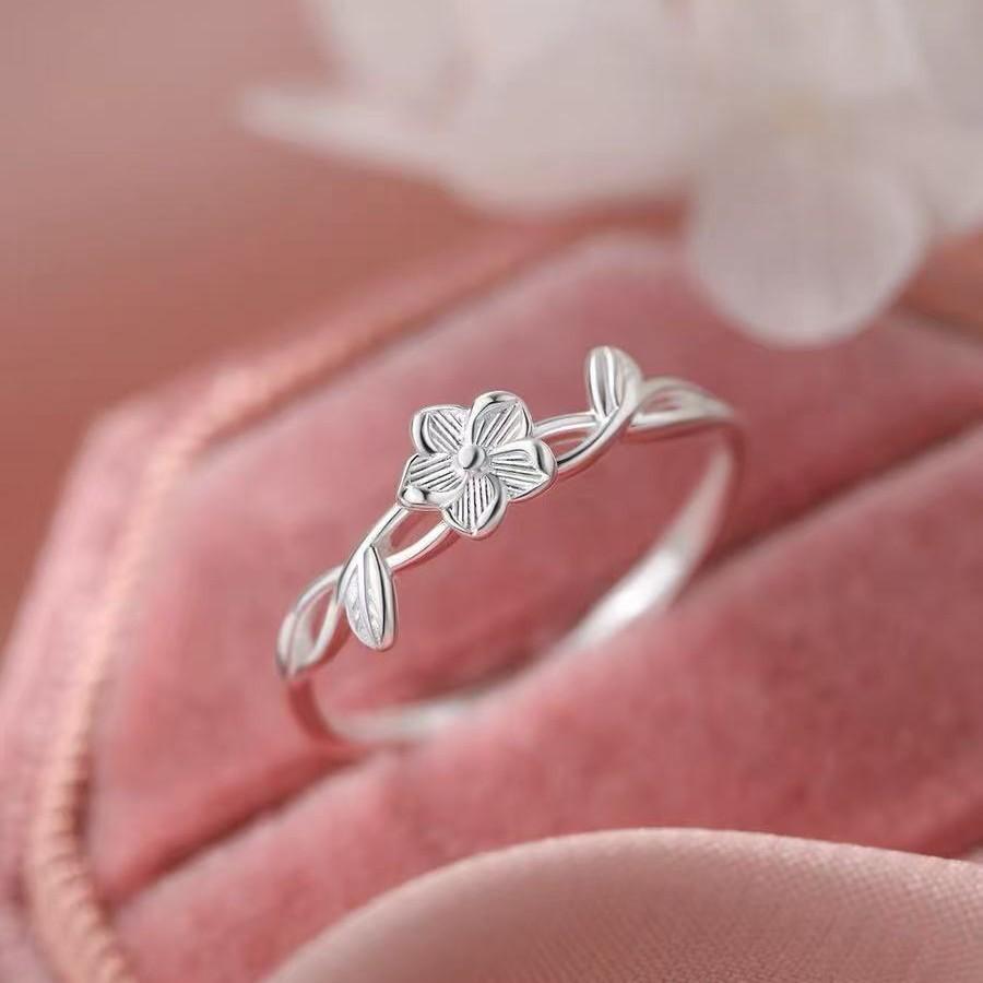 Floral Ring - Luxury, Niche, Simple Ring for Women with A Round Opening, High-end, Index Finger Ring with A Sophisticated Touch.