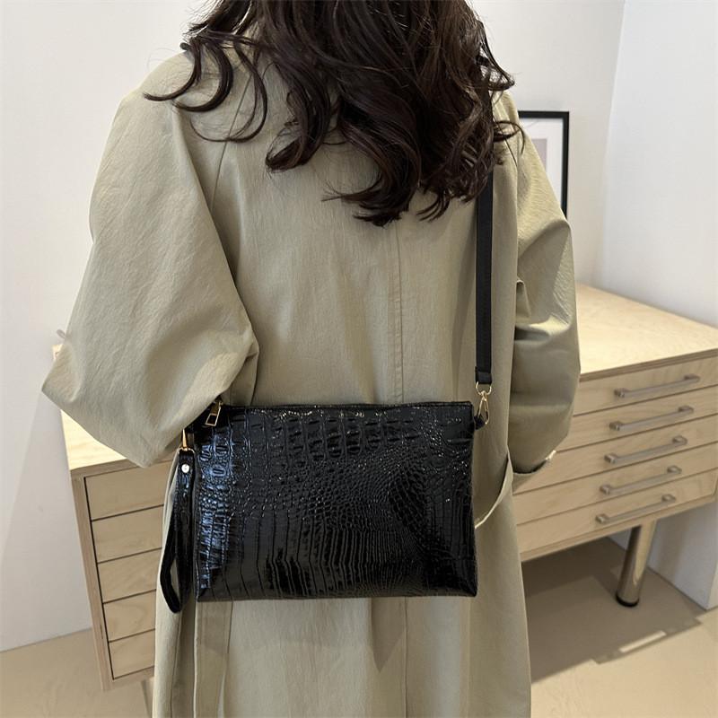 Fashionable Small Square Bag For Women Stylish Commuter Bag Vintage Design For 2024 Summer
