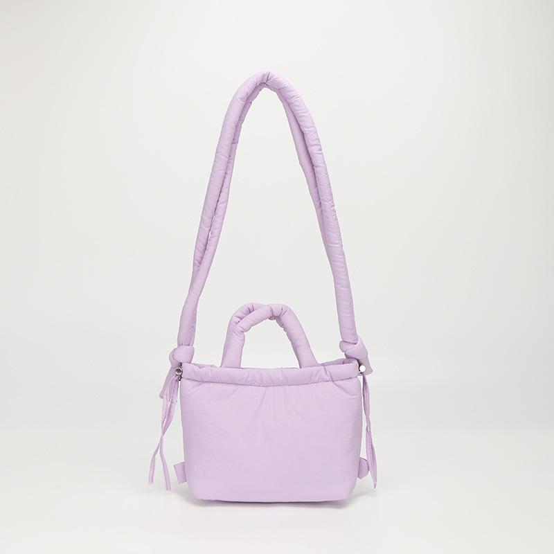 Sac bandoulière et cabas Niche Design 2025 rembourré en coton - Léger, polyvalent, à la mode, couleur unie, sac décontracté à compartiment unique.