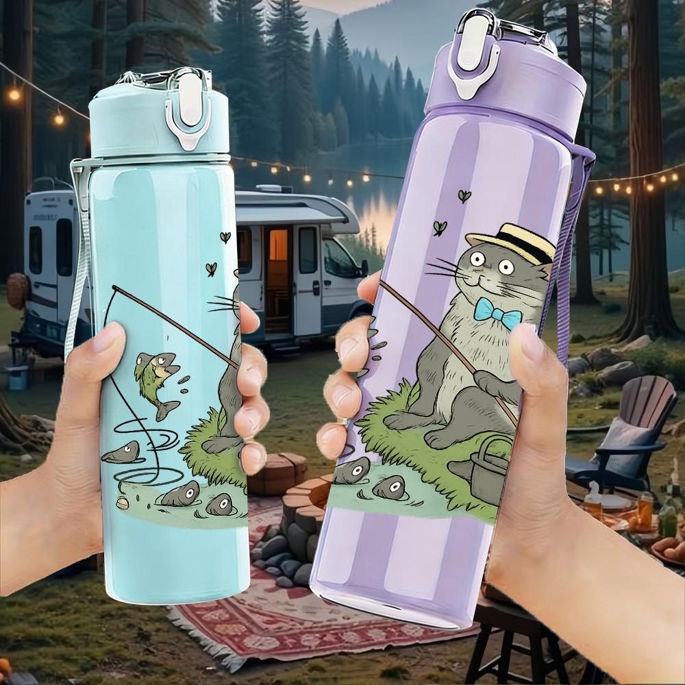 1PC Fishing Bear Cartoon 750ml Color Plastic Sports Water Bottle Leakproof Flip Straw Lid Suitable for Sports Office Home Use