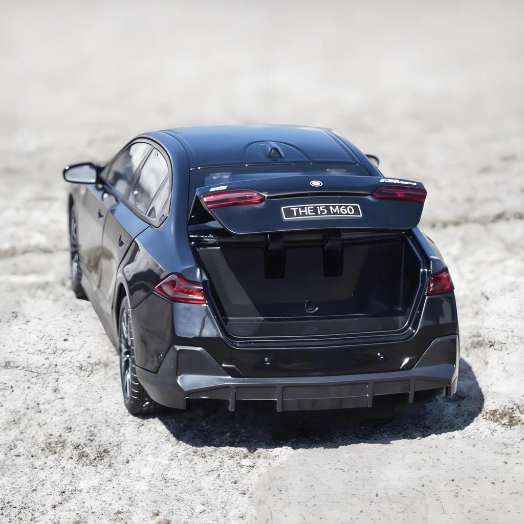 New 1:24 BMW I5 M60 Xdrive Power Alloy Diecast Model Car Die Casting Children's Toy Car Birthday Gift For Boy Present Hobby Collect