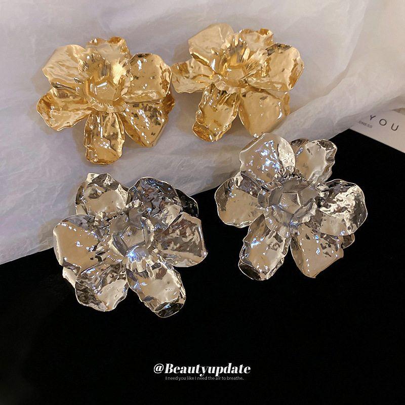 Three-Dimensional Ruched Metal Flower Stud Earrings for Women Fashion High Profile and Generous Earrings Fashionable Earrings Accessible Luxury Fancy