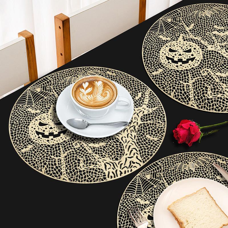 Nordischer Hohl-PVC-Platzset Halloween-Kürbis-Dekoration Westlicher Stil Matte Wärmeisolierung und Rutschfestigkeit Esstischmatte