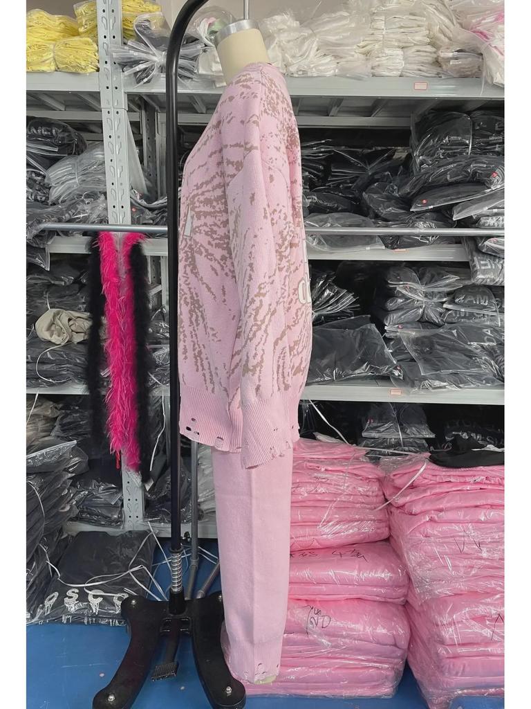 Autumn/Winter Contrast Knit Suit: Letter Print Sweater & Ripped Nine-Point Pants