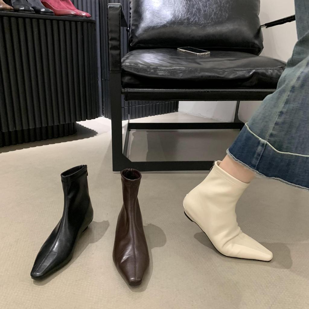 Fried Soft Slope Heels~ Autumn and Winter New White Bone Essence Commuter Flat-bottomed Beige Short Boots Are Simple