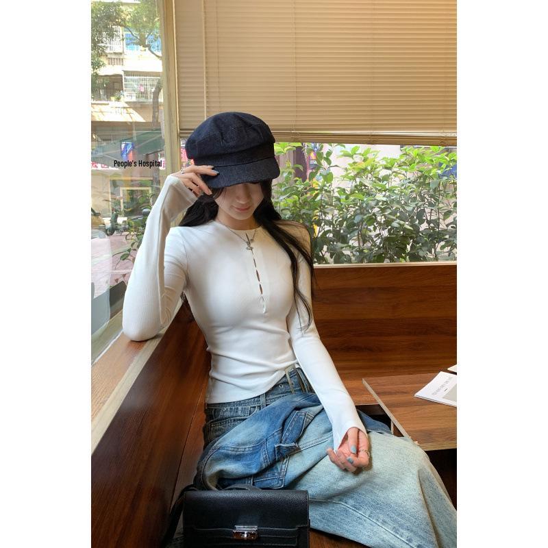 Damen Weißes Langarm-Basisshirt mit Hohlmuster - Herbst/Winter 2026 Kollektion