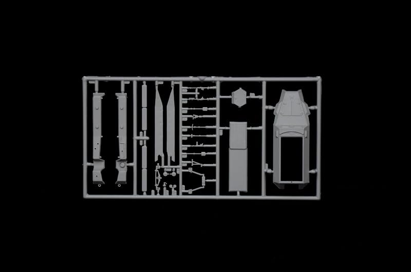 Platz Italeri 1/72 WWII German Sd.Kfz.251/8 Field Ambulance Plastic Model Kit IT7077 (Military Vehicle)