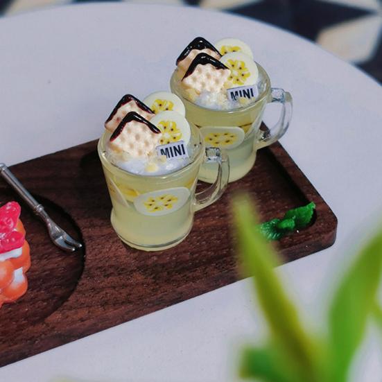 Miniatur Getränkemodell Handgefertigt Sommer Mini Bananengetränk Puppenzubehör für 1:Miniatur-Desserttisch im Maßstab 1:12
