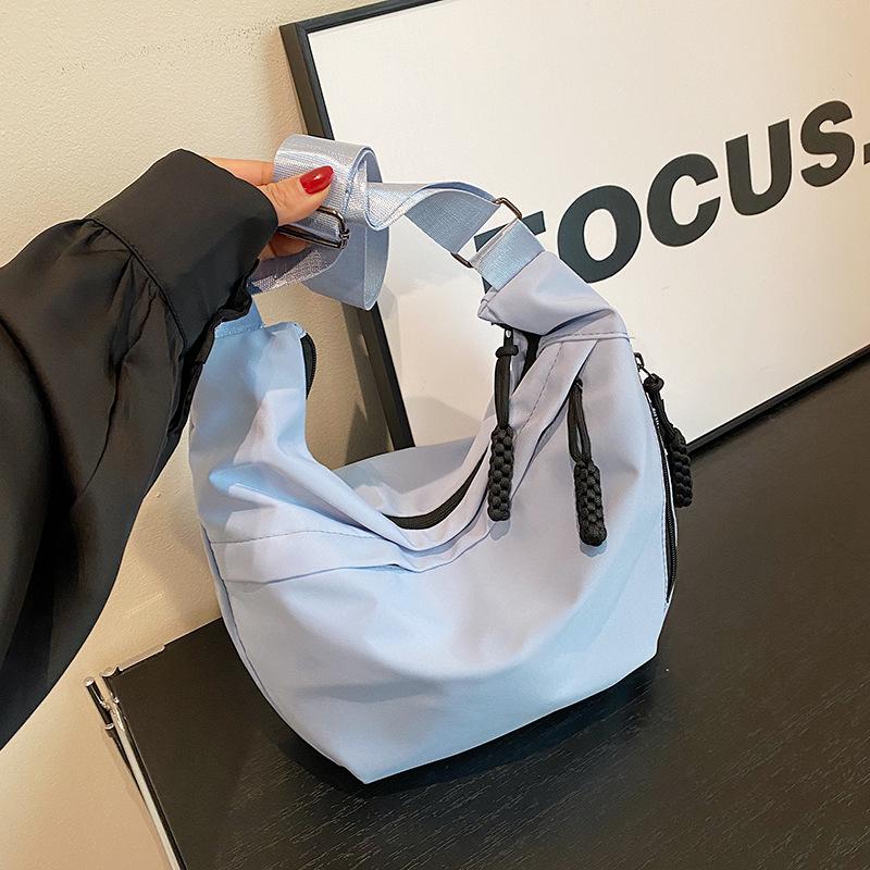 

Модный спортивный стиль, вместительная сумка через плечо, женская, 2025, трендовая, повседневная, универсальная сумка-пельмень, сумка через плечо one size fits all синий