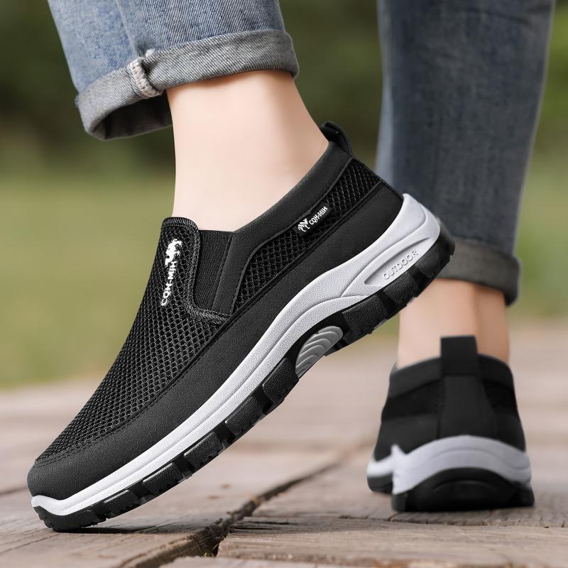 Men's Summer Breathable Mesh Lightweight Casual Beijing Cloth Shoes Large Size.