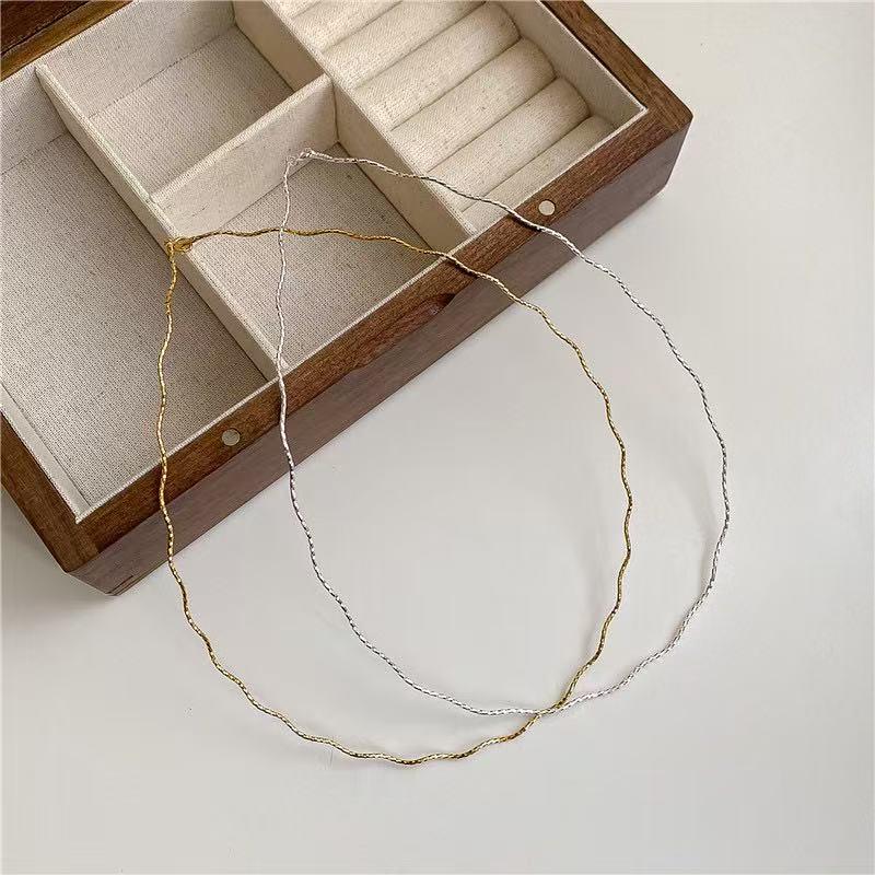 Třpytivý náhrdelník s vlnou květin: Retro korejský styl, módní, jednoduchý a všestranný, trendy INS styl, lehký luxusní řetízek na klíční kost.