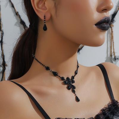 High-end luksuriøst glitrende krystall halskjede øredobber sett, mørk vind catwalk performance halskjede anheng.
