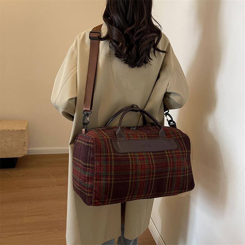 Contrasting Color Fitness Bag for Women Wet and Dry Separation Casual Sports Training Bag with Shoe Warehouse Large Capacity Retro Travel Bag