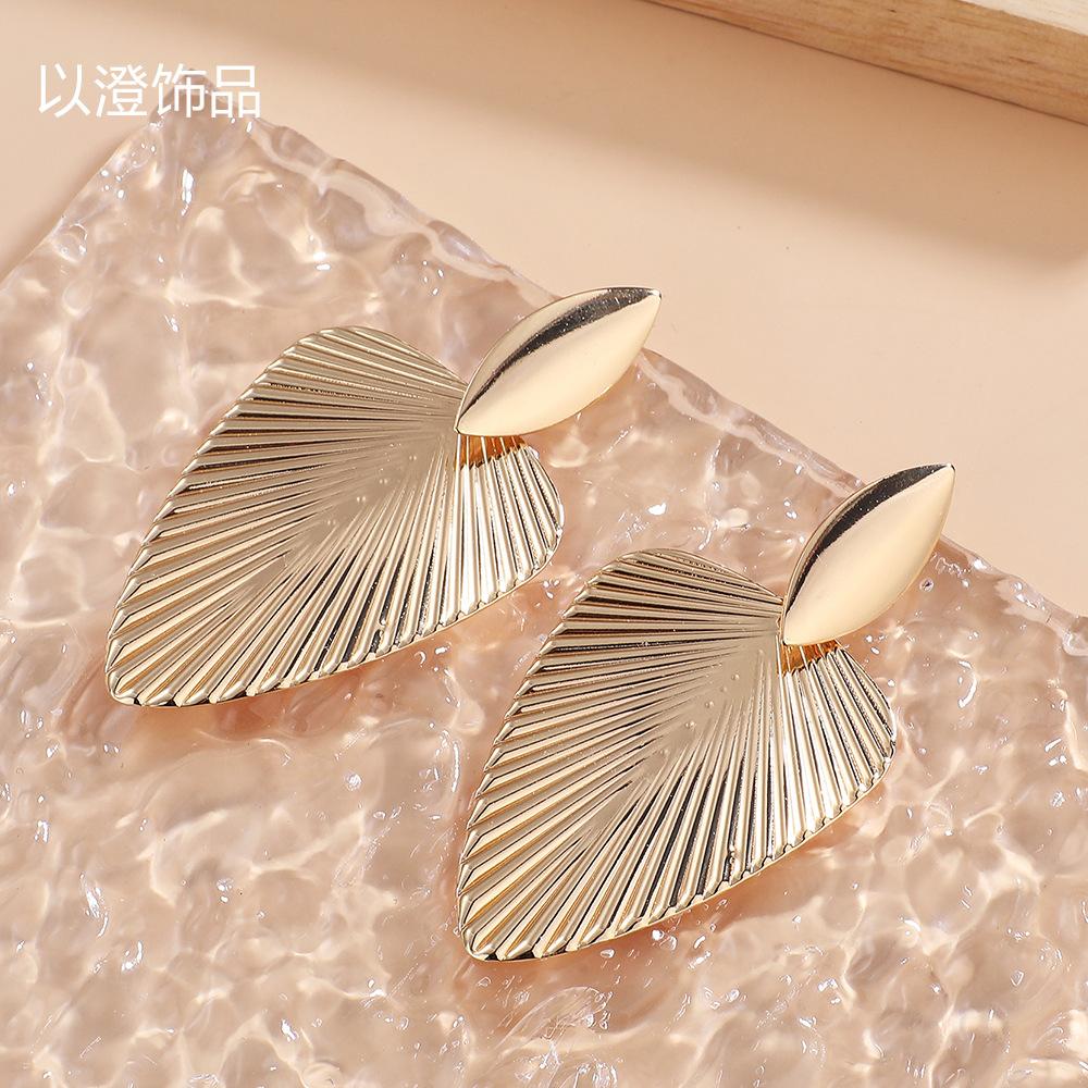 

Модные висячие серьги для женских украшений