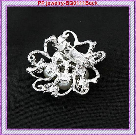Elegant Pearl & Flower Brooch - Korean Fashion Versatile Collar Pin for Women