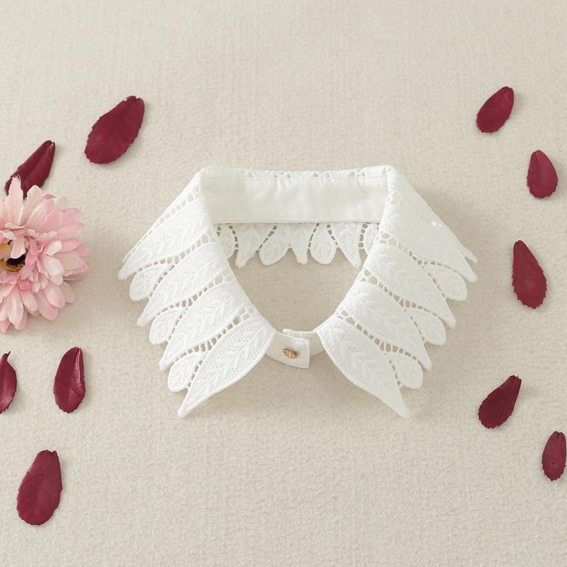 Všestranný dámský falešný límec s krajkovým lemem