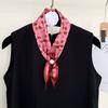 Satijnen Nepplatform Onregelmatig Geometrisch Patroon Kreukbestendige Sjaal met Magnetische Imitatie Parel Gesp Outfit Accessoire