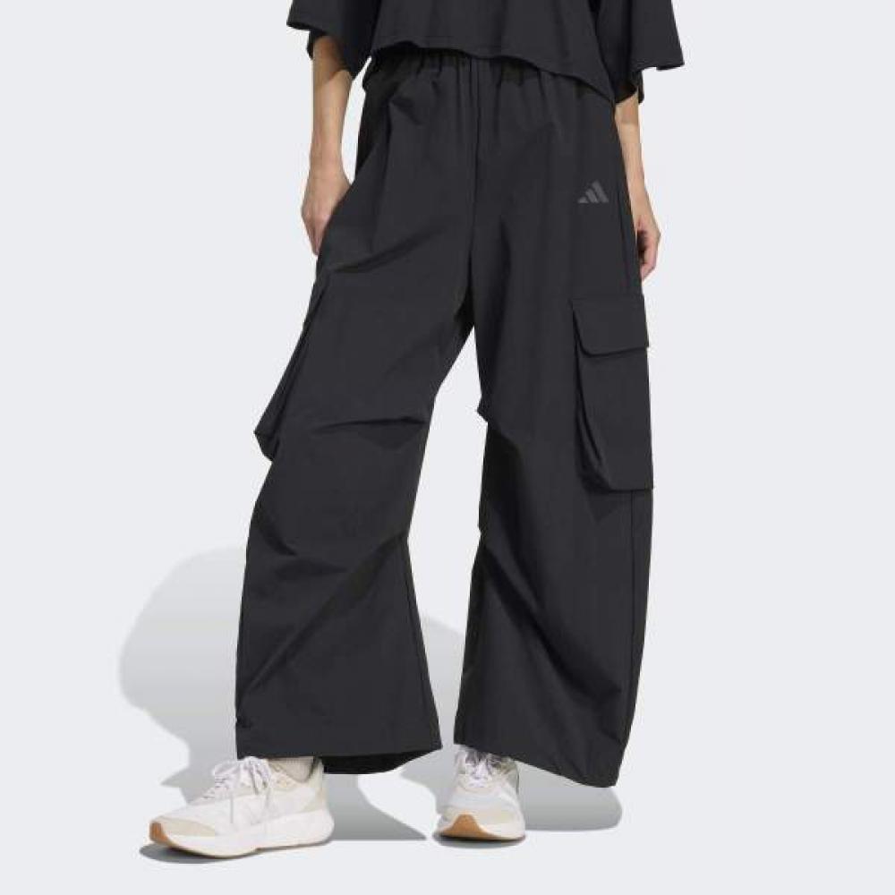 

AdidaS Women S StyliSh City Tech Parachute Cargo pantS AM