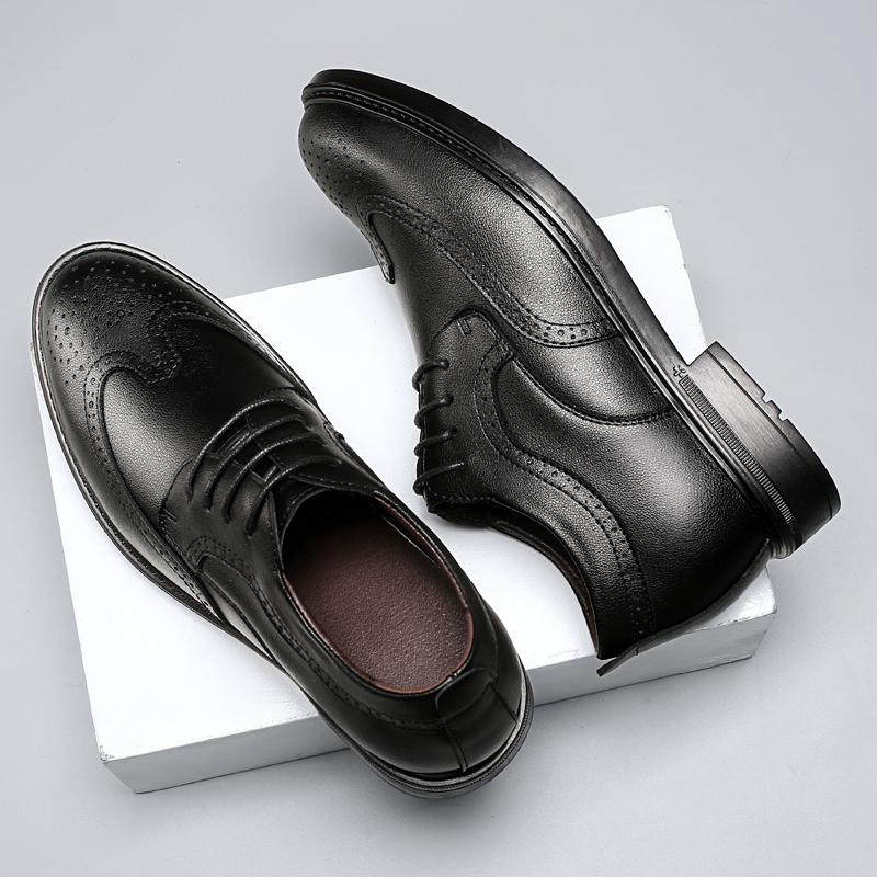 High Quality Classic Men Brogue Shoes Lace-Up Men Business Dress Shoes Comfort Pointed Oxford Shoes Man Genuine Leather Sneakers