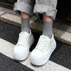 Rundkopf Superfeuer Dicksohle Muffin Kleine weiße Schuhe Damen 2025 Frühling Neu Erhöhte Brotschuhe Lässige Vielseitige Board-Schuhe
