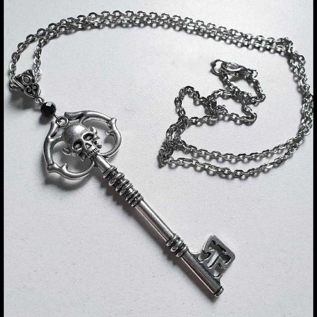 Gothic Antique Silver Skull Necklace With Crystal Pendant For Men Women Fashion Accessory