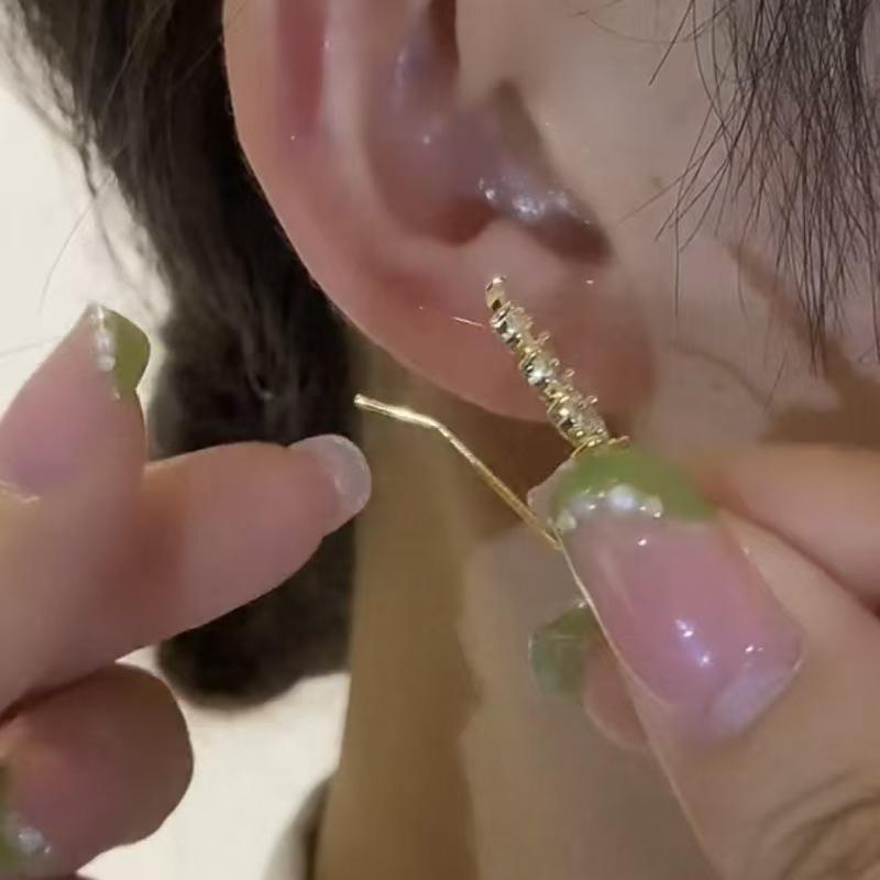 Elegant Zircon Wheat Ear Leaf Stud Earrings: Exquisite Design for Versatile, High-Grade Style