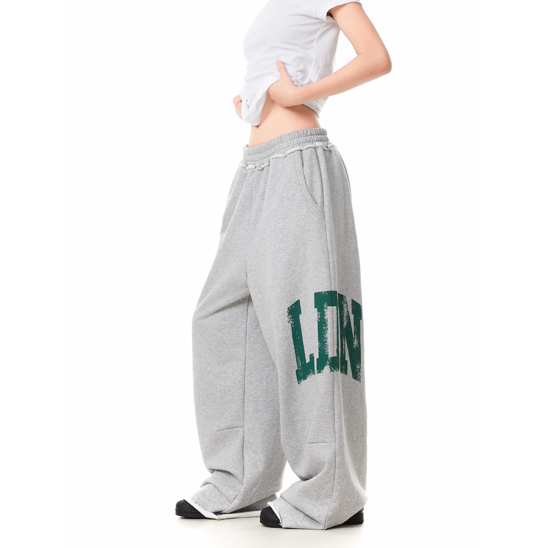 

Женские спортивные брюки в американском ретро-стиле с принтом боковых букв - Длина до пола, Свободный крой, Эластичная талия, Дизайн с необработанным краем Large серый
