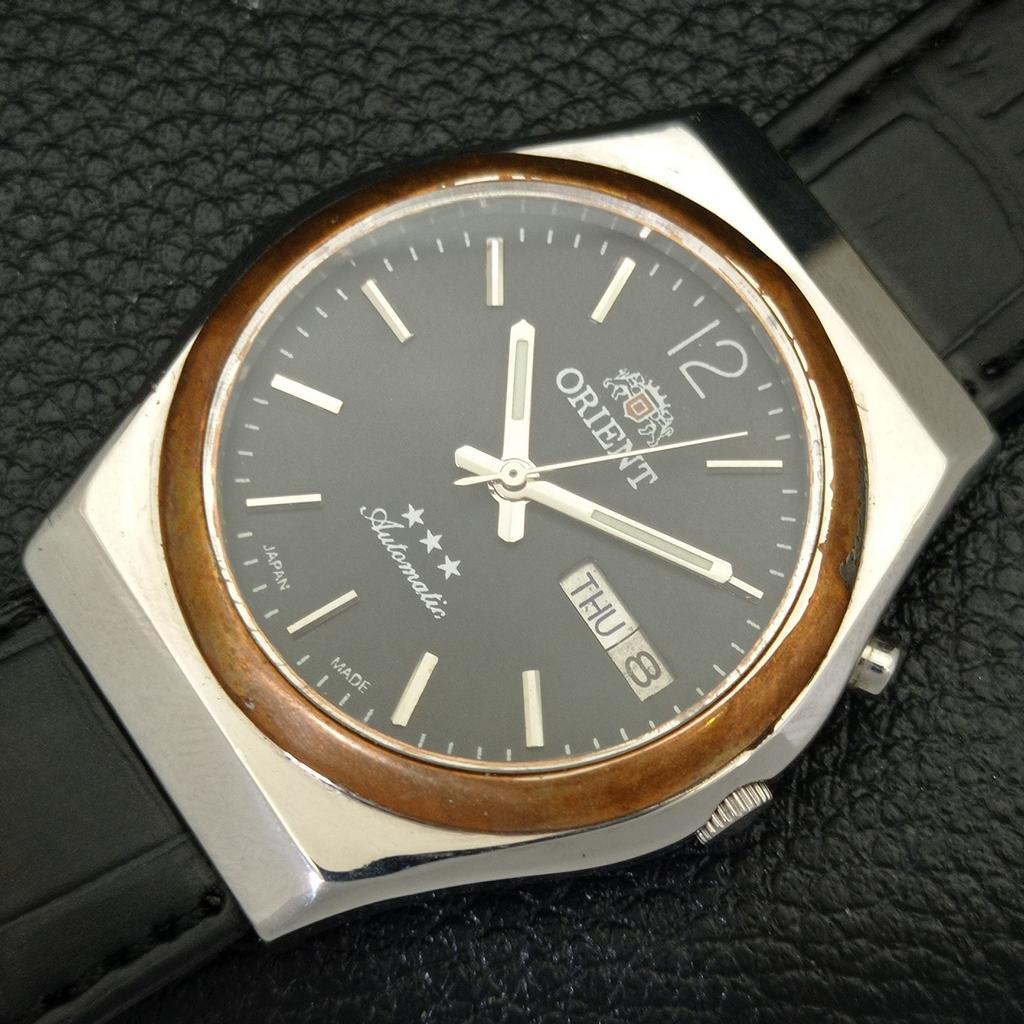 USED ORIENT JAPAN MENS AUTOMATIC DAY&DATE BLACK COLOR DIAL WATCH A432326-2 R111-a432326