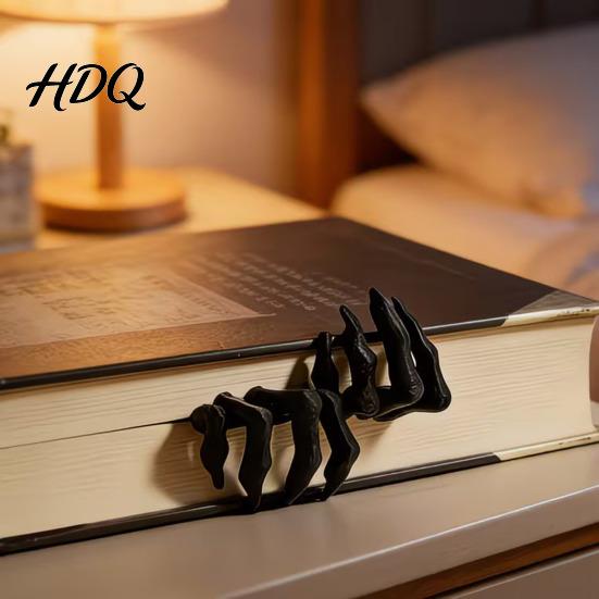 Devil Hand Bookmark Gothic Creepy Demon Claw Bookmark 3D Printed Scary Dark Style for Book Lovers Halloween Bookshelf Decor Shaped