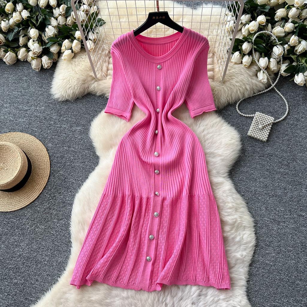 Xiaoxiangfeng foreign style fashionable round neck short-sleeved metal buckle waist knitted dress women's summer thin sweater long dress
