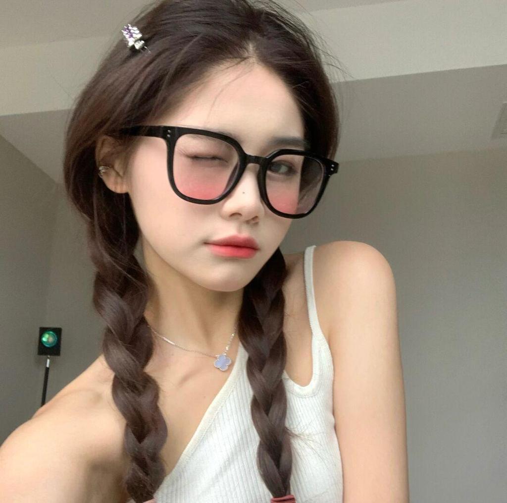 Trendy Blush Gradient Sunglasses with Metal Rivets and Jelly Frames