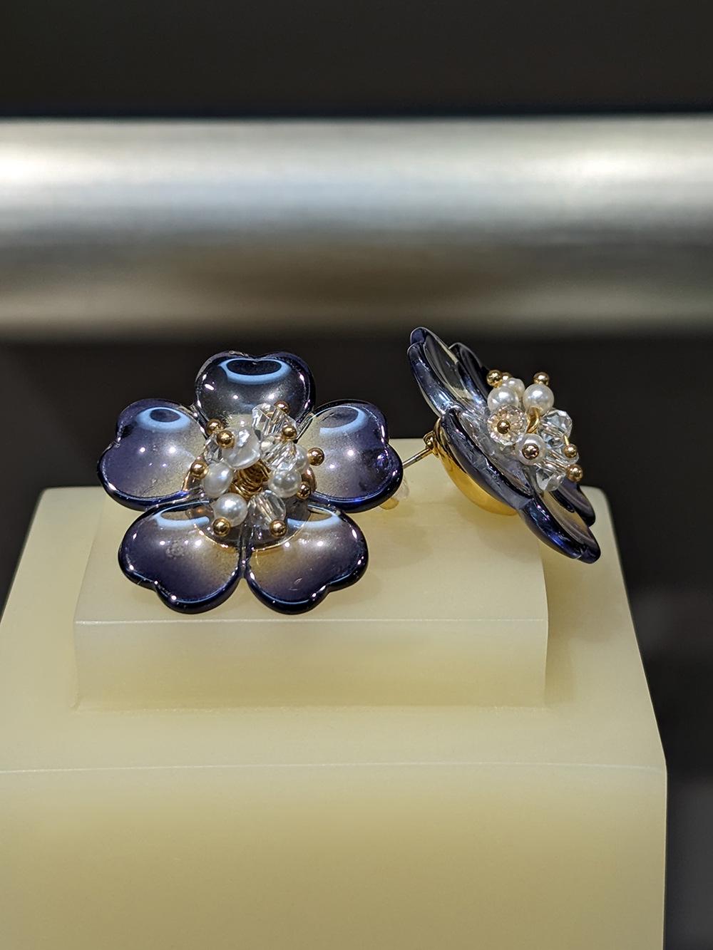 

Свежие летние двухцветные игривые серьги-цветы персика