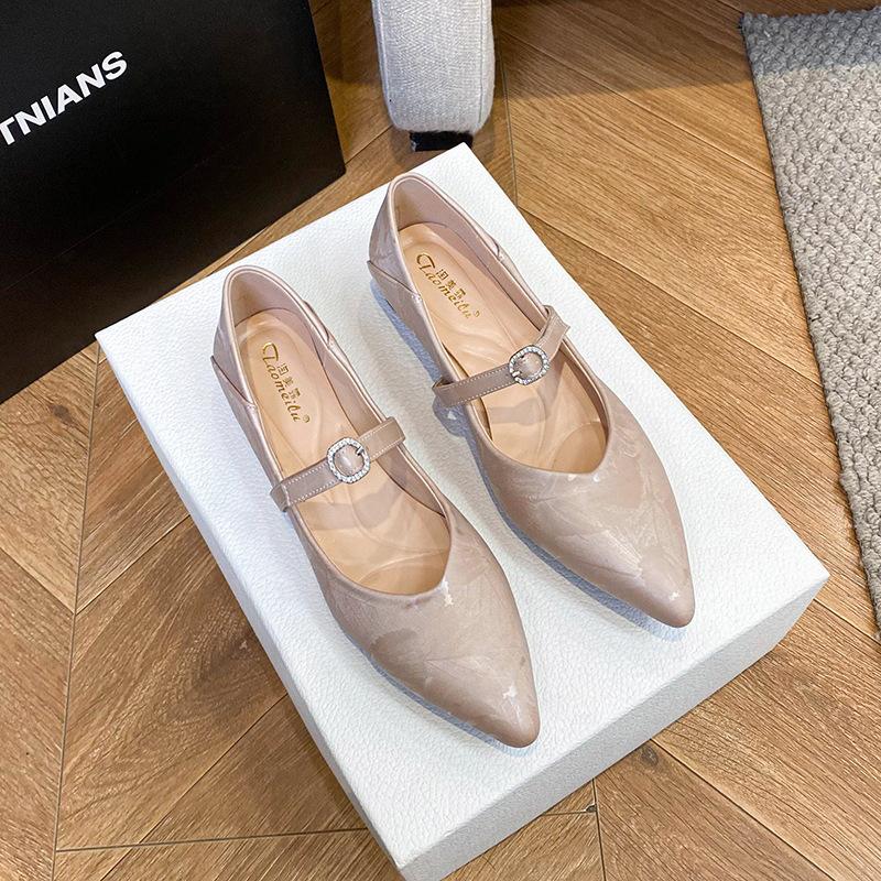 

Pointed single shoes women s small fragrant temperament women s shoes 2025 spring new flat shoes soft sole large size fashion women s single shoes 43