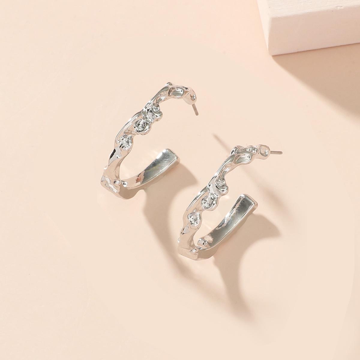 2026 Irregular C-shaped Earrings for Women: INS Style, Niche Design, Internet Celebrity Hot Girl, Simple Elegance серебряный