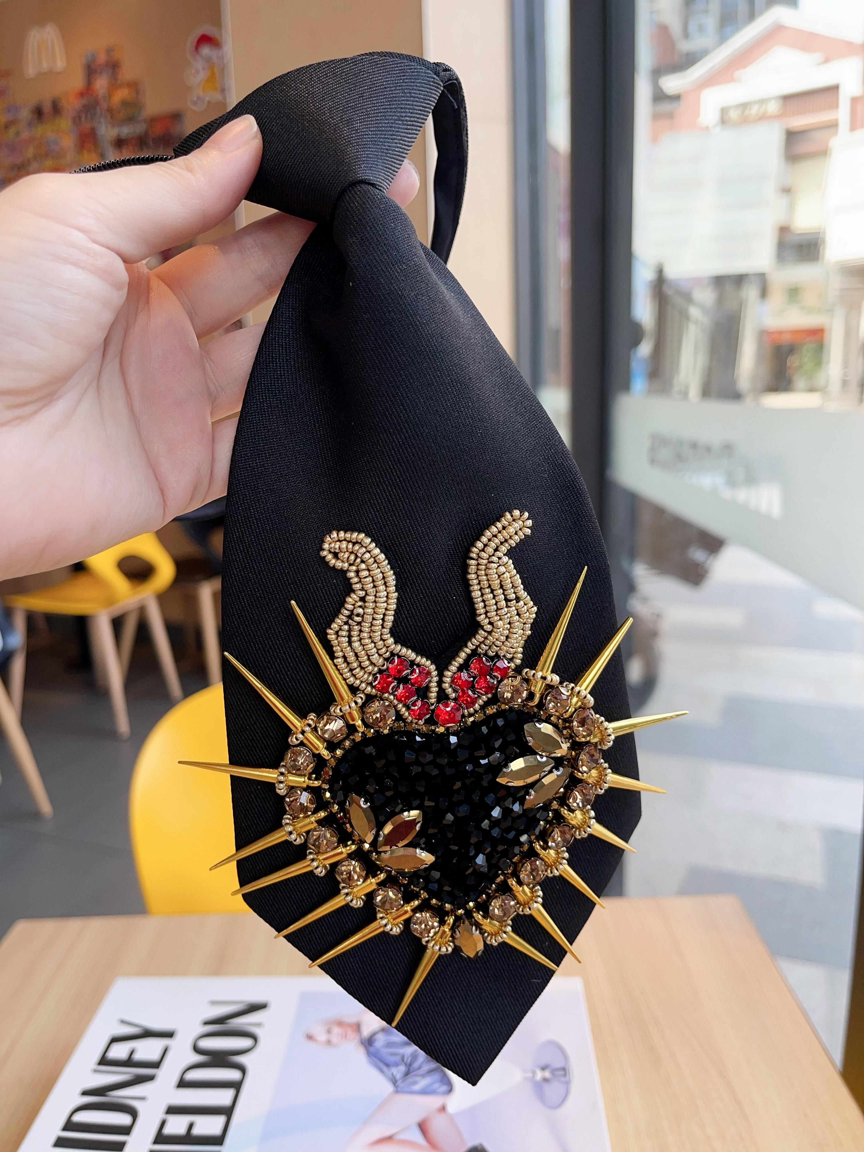

Women s Black Heart-Shaped Horn Rice Beads Rhinestone Decorative Tie Sparkling Elegant Neck Ornament Scheming Design Banquet Dinner чорний