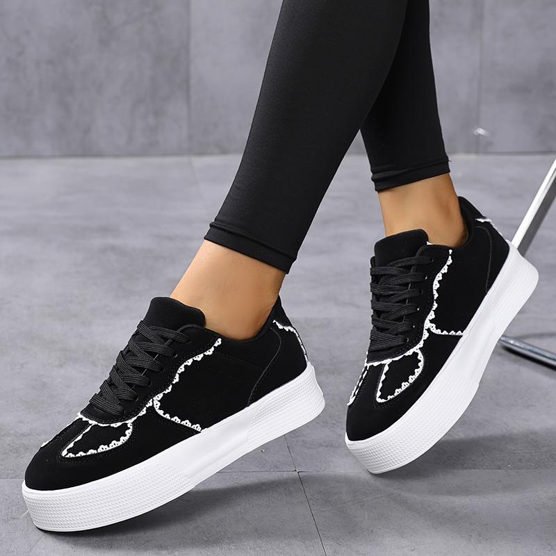 TUINANLE Women's Fashionable Black Lace-Up Casual Shoes with Chunky Soles, Trendy Casual Sneakers