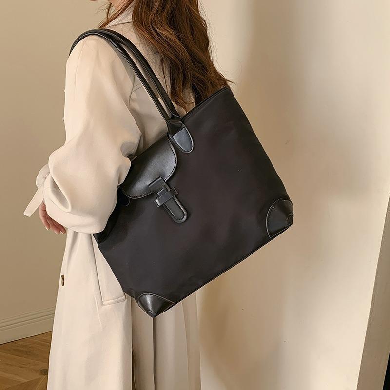 Designer Luxury Nylon Women's Bag  Light Color Contrast  Large Capacity  One Shoulder Shopping Bag