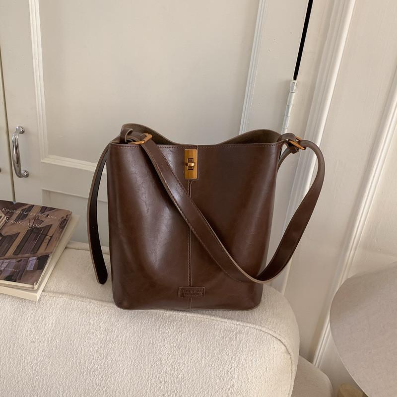 IELGY Ladies Tote Bag Simple Retro Large Capacity Commuter Shoulder Bucket Bag