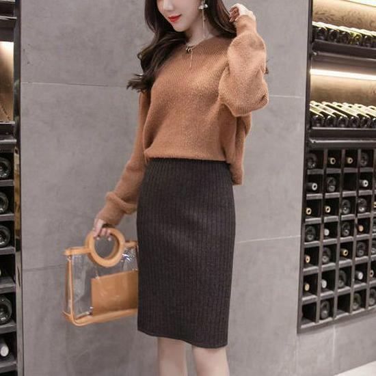 2024 Dámská zeštíhlující vlněná sukně střední délky s rozparkem