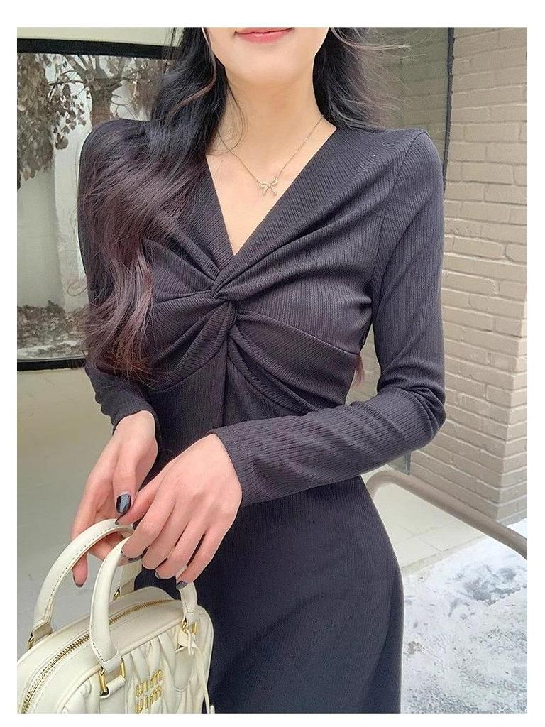Women's Plus Size Black Long Sleeve Knit Dress - Slimming and Elegant for Spring/Autumn
