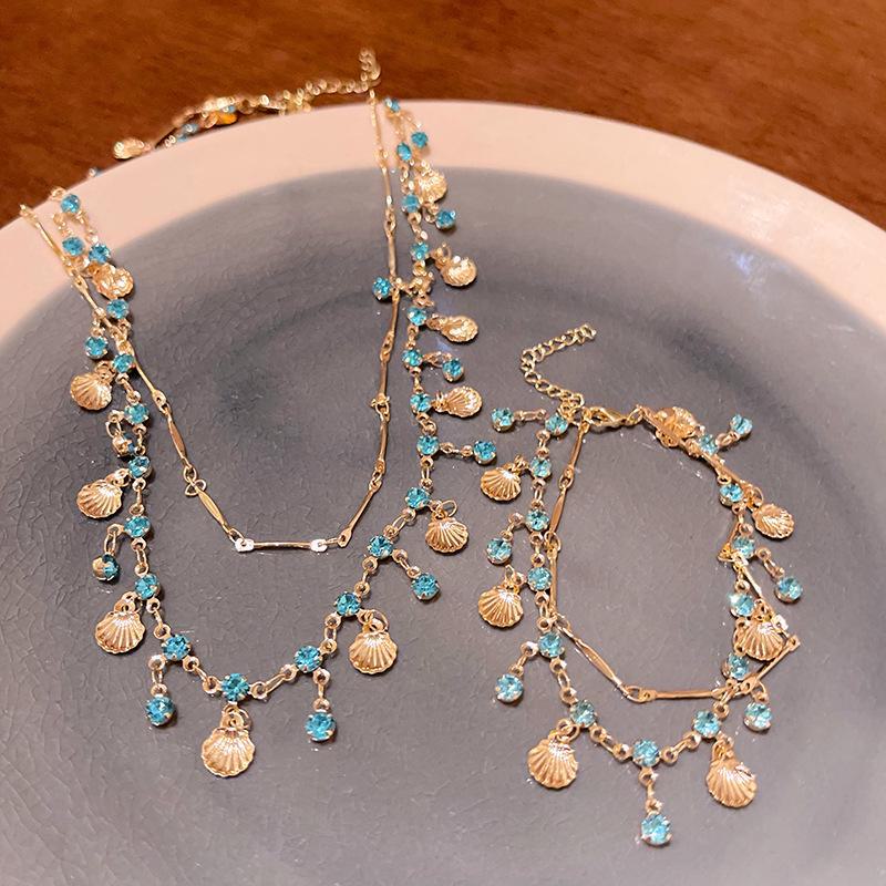 Tochter des Meeres Blauer Zirkon Gold Muschel Halskette: Eleganter, vielseitiger, hochwertiger Schmuck für Frauen