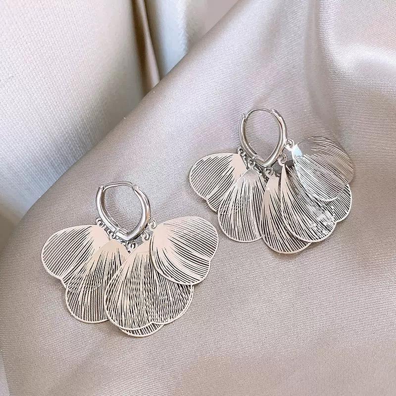 Elegant Ginkgo Leaf Tassel Ear Cuffs - Luxury Versatile Stud Earrings with a Fashionable Design for Women